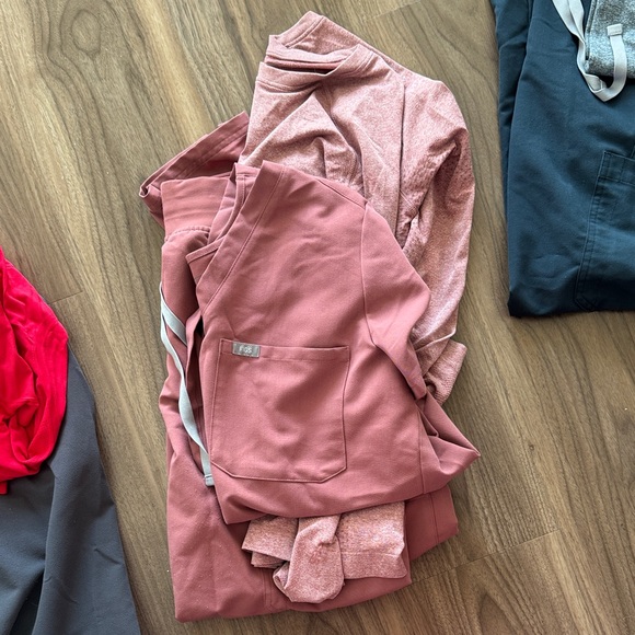 Figs Women's Scrub Set in Pink - Picture 1 of 1